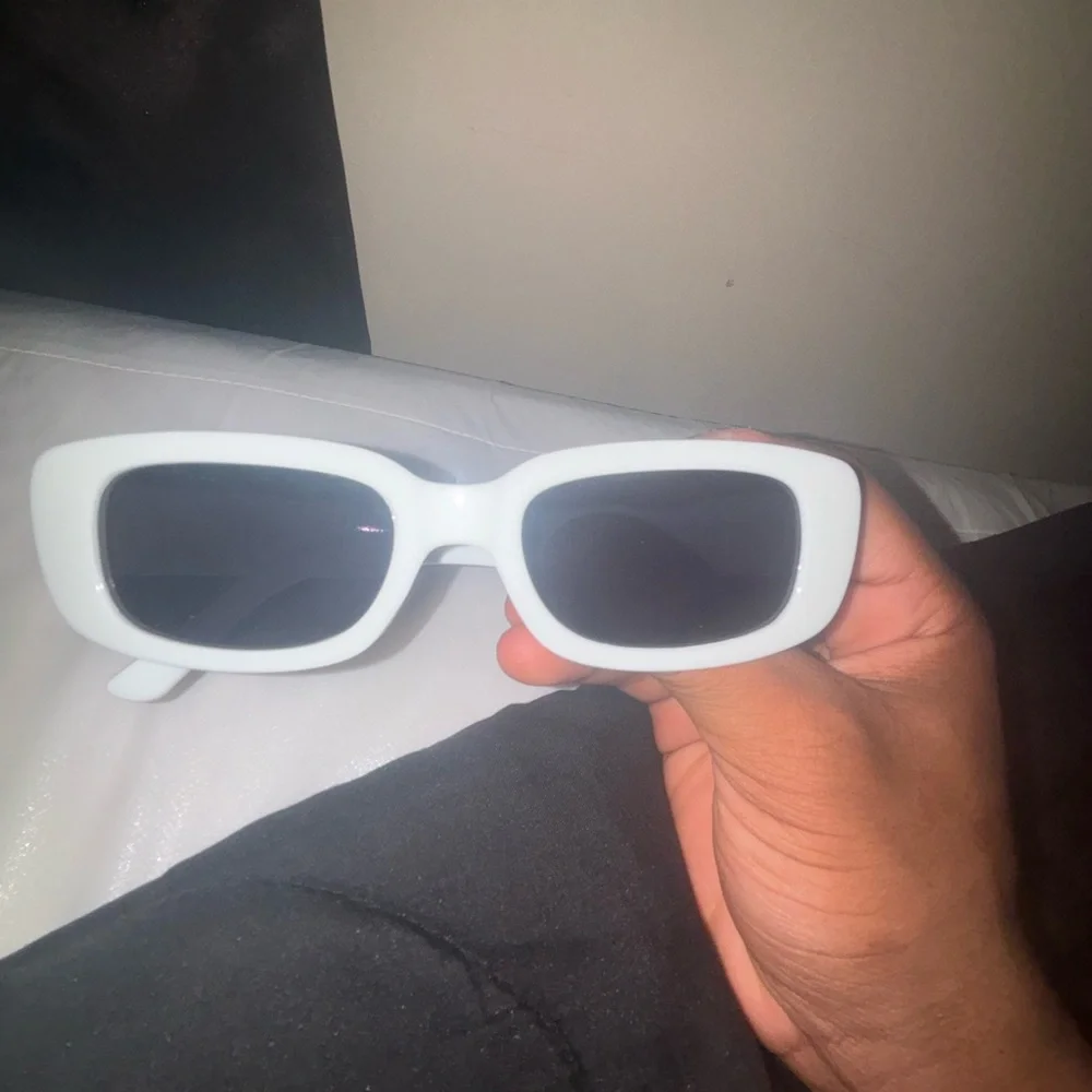 White Glasses with Rectangular Shape and Matte Finish